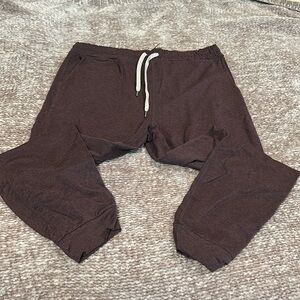 Vuori women’s Dream knit plum performance joggers, size L